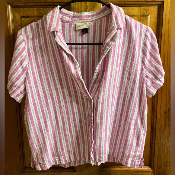 Universal thread women’s short sleeve button up top - Picture 1 of 3